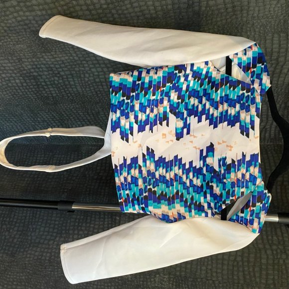 Printed crop top with tie around waist - Picture 2 of 2